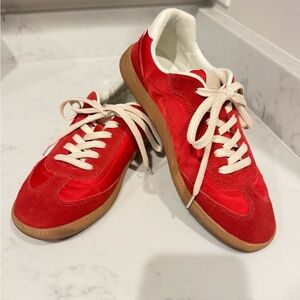 Steve Madden Low Profile Red Leather/Suede/Textile Sneakers. Women’s Size 8.5